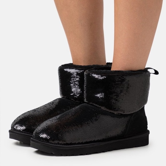 NWT UGG Mini Boots - Picture 3 of 10